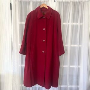 Beautiful Red Vintage-style Coat out of wonderful soft wool, made in Italy